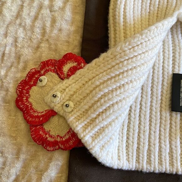 Gucci White Knit Hat with Red Flower Detail main image 4